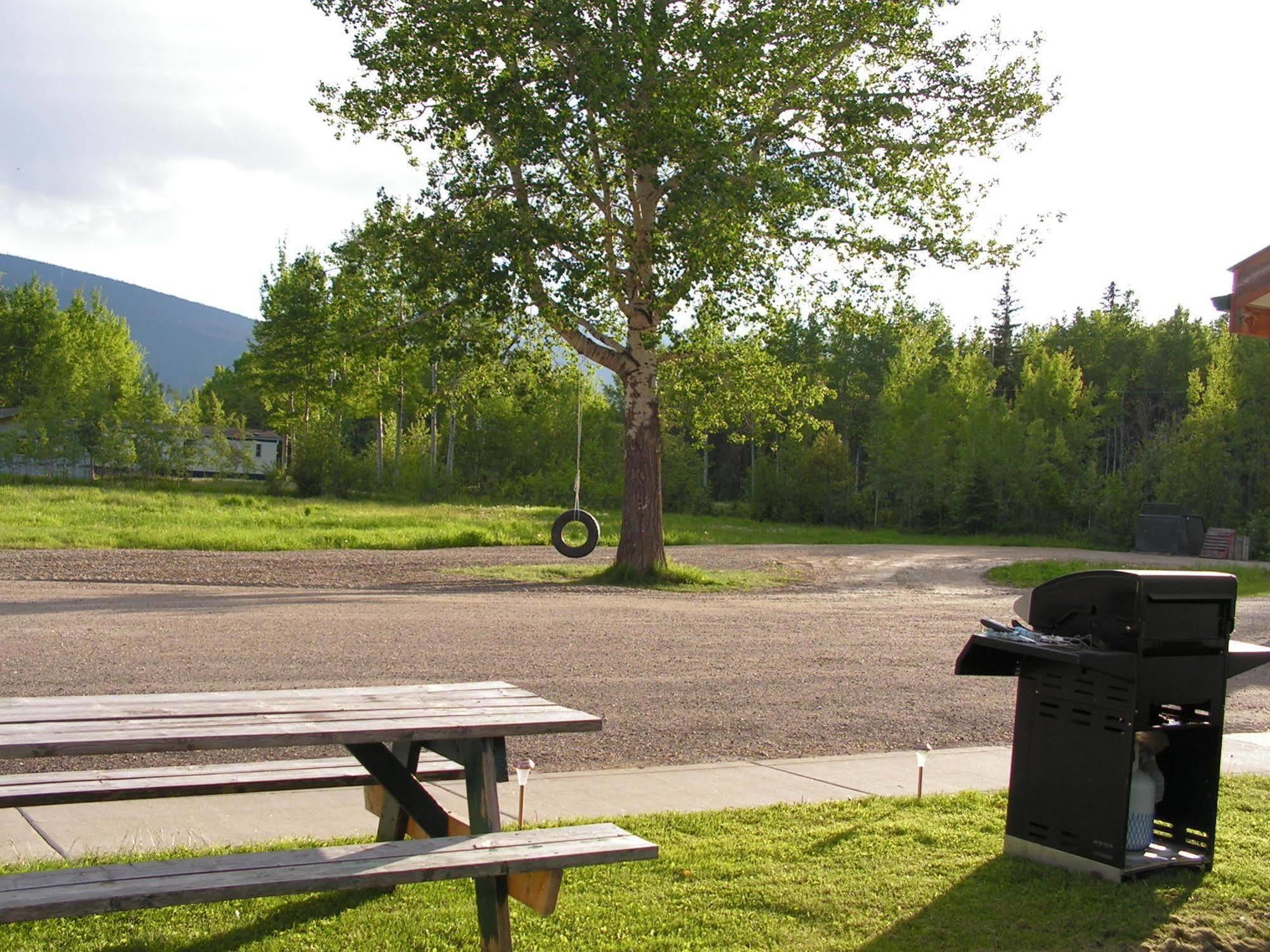 Bell Mountain Motel Mcbride Exteriör bild